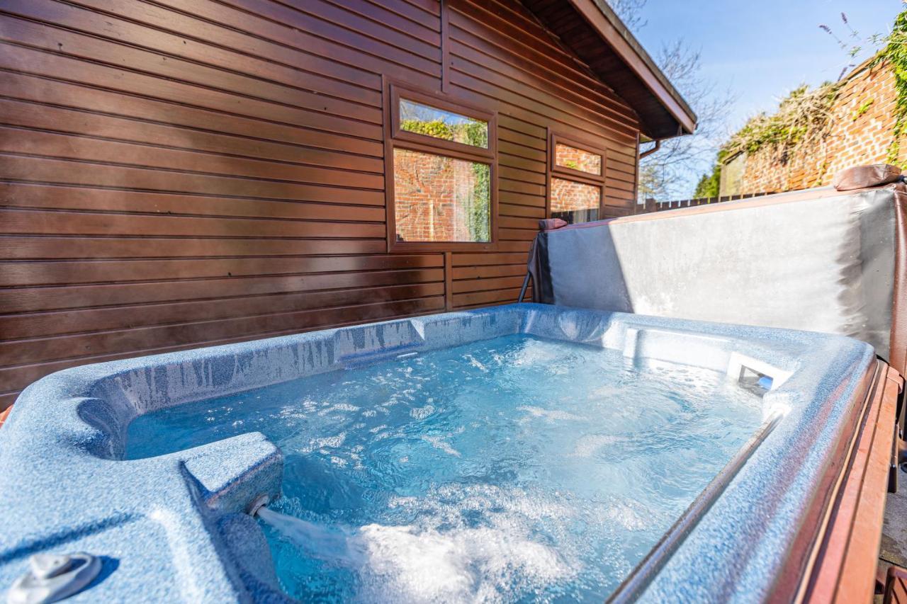 Bluebell Lodge 7 With Hot Tub Newton Stewart Exterior foto